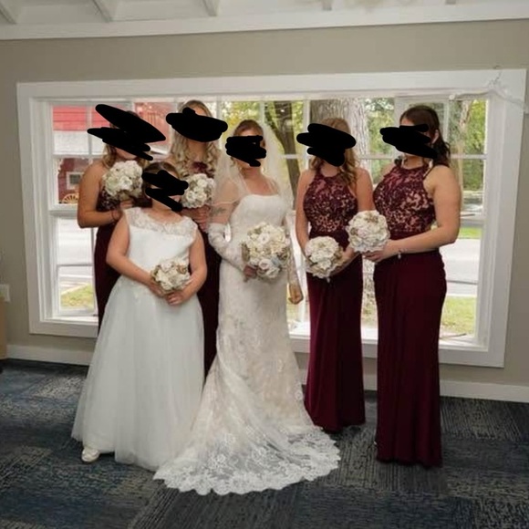 Elegant Burgundy Evening Gown - Picture 6 of 12